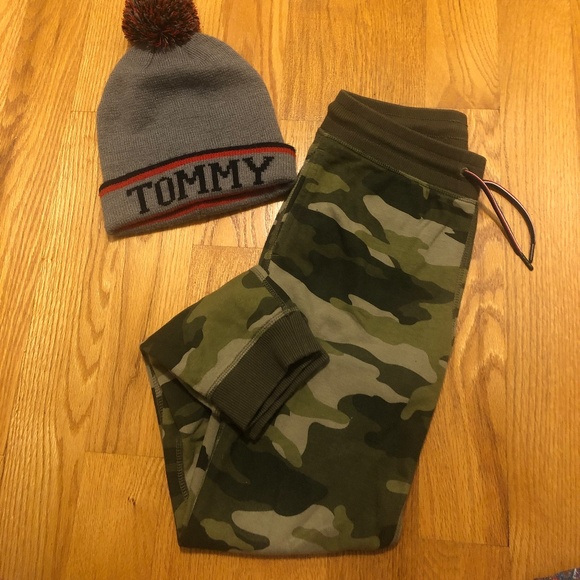 Tommy Hilfiger Adaptive Jogger Pants with Elastic Waist - Picture 4 of 7